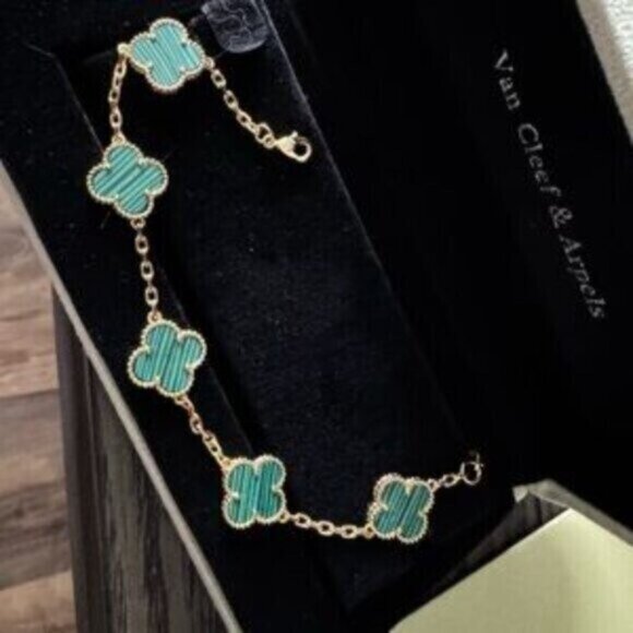 Elegant Gold and Green Clover Bracelet - Picture 3 of 7